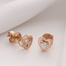 Anting berlian sederhana